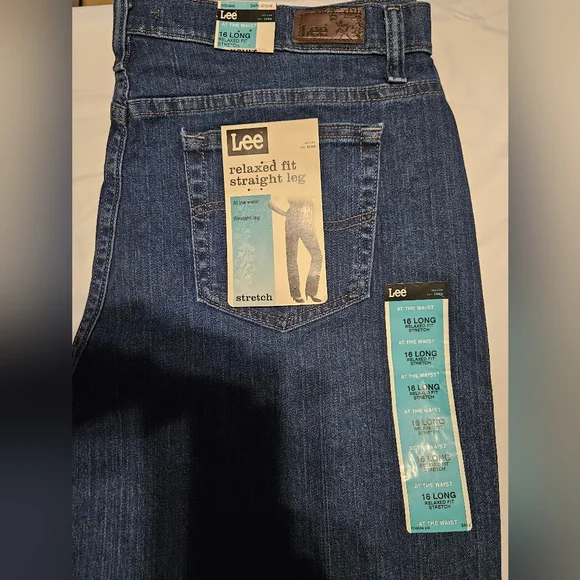 Lee jeans Relaxed fit size 16 Straight Leg NWT - Picture 2 of 5
